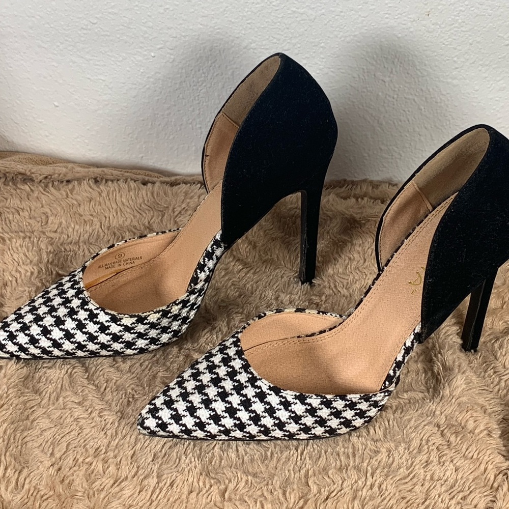 Liliana Black and White Houndstooth Heels, Size 9.